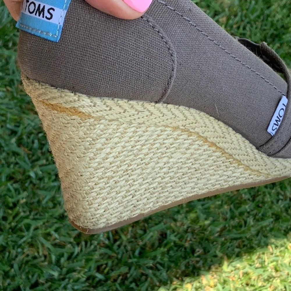 Tom’s wedge open toe grey canvas shoes size 7 - Picture 10 of 10